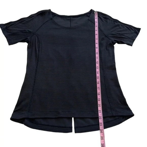 Lululemon Run: Silver Lining Short Sleeve - Size 4 - Picture 10 of 10